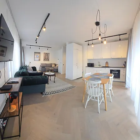 Homely Place Serce Poznania - Stary Rynek - Parking Appartamento