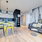 Apartamenty Homely Place Serce Poznania - Stary Rynek - Parking Apartment